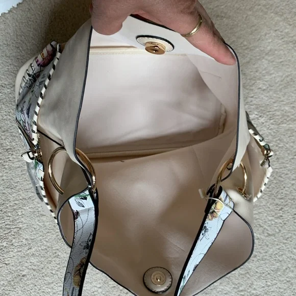 NEW WITH TAG Cream Bucket Bag with floral accents FROM Cracker Barrel - Picture 5 of 11